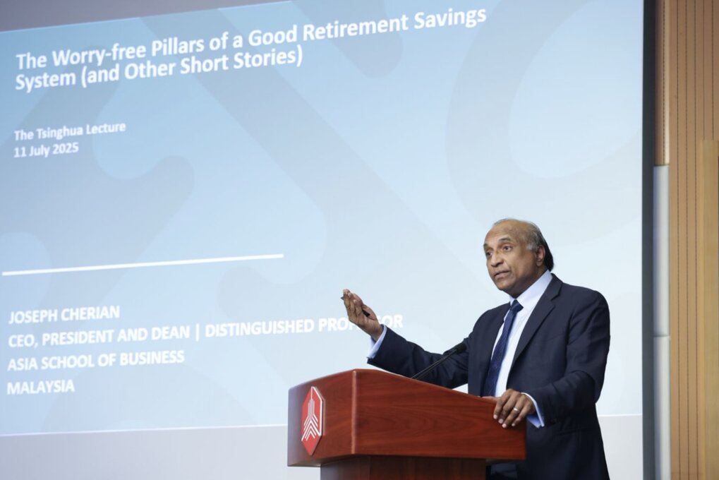 Professor Joseph Cherian delivering the lecture