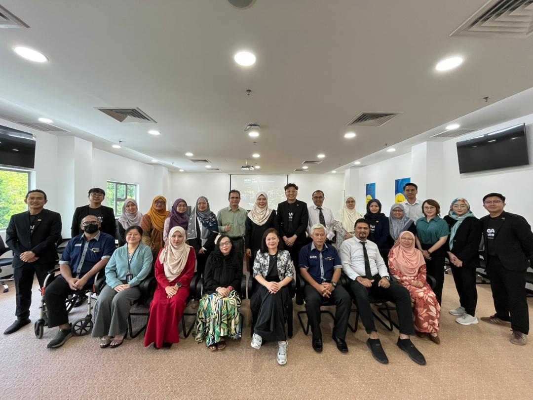 Amelia Roziman, CEO of BESarawak (centre) meets with Universiti Utara Malaysia Kedah as one of the Academia Malaysia Advocacy Programme target universities.