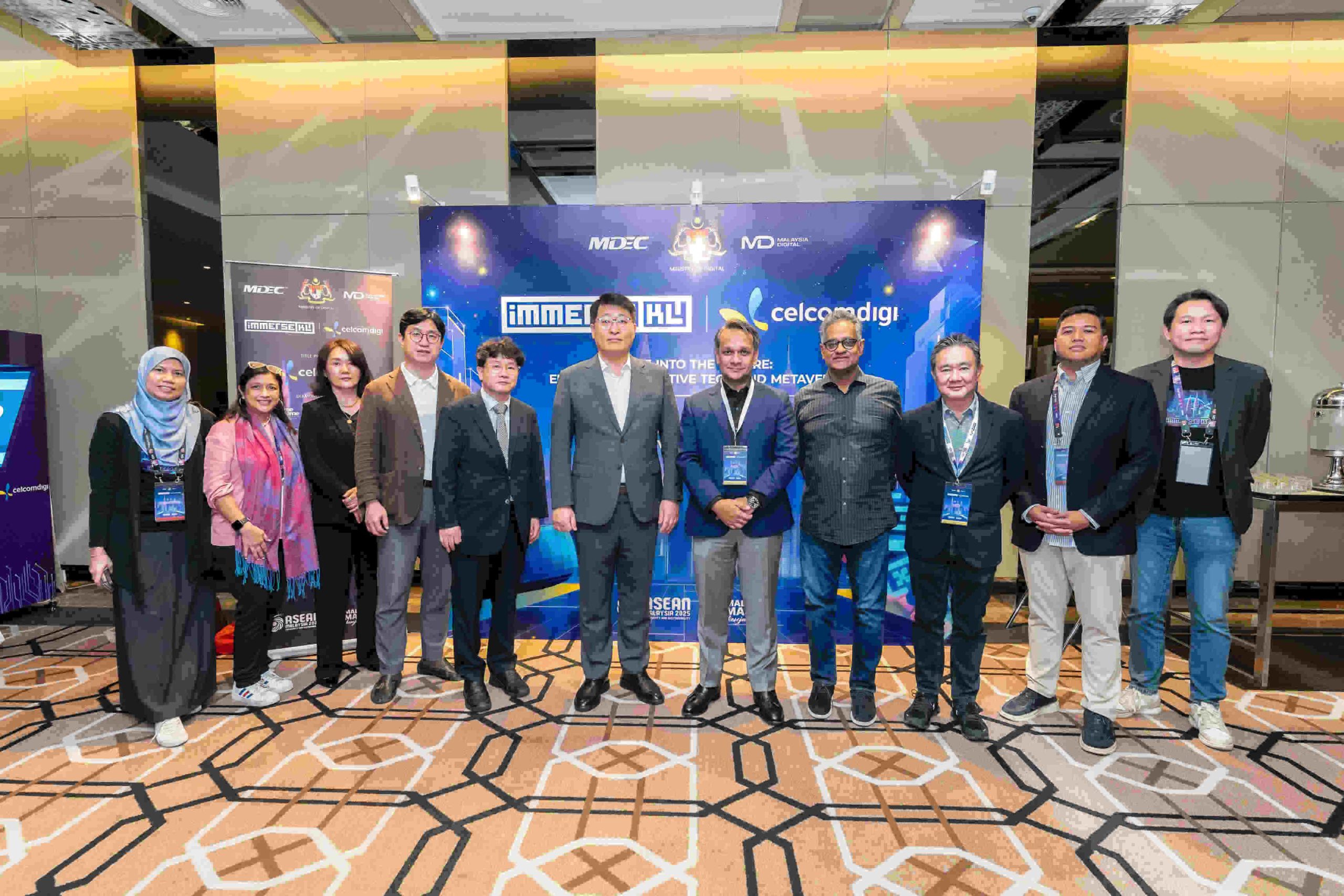 MDEC CEO, Anuar Fariz Fadzil and MDEC Senior Vice President - Head of Industry and Ecosystem, Gopi Ganesalingam present at the Immerse KL x CelcomDigi 2025 Event.